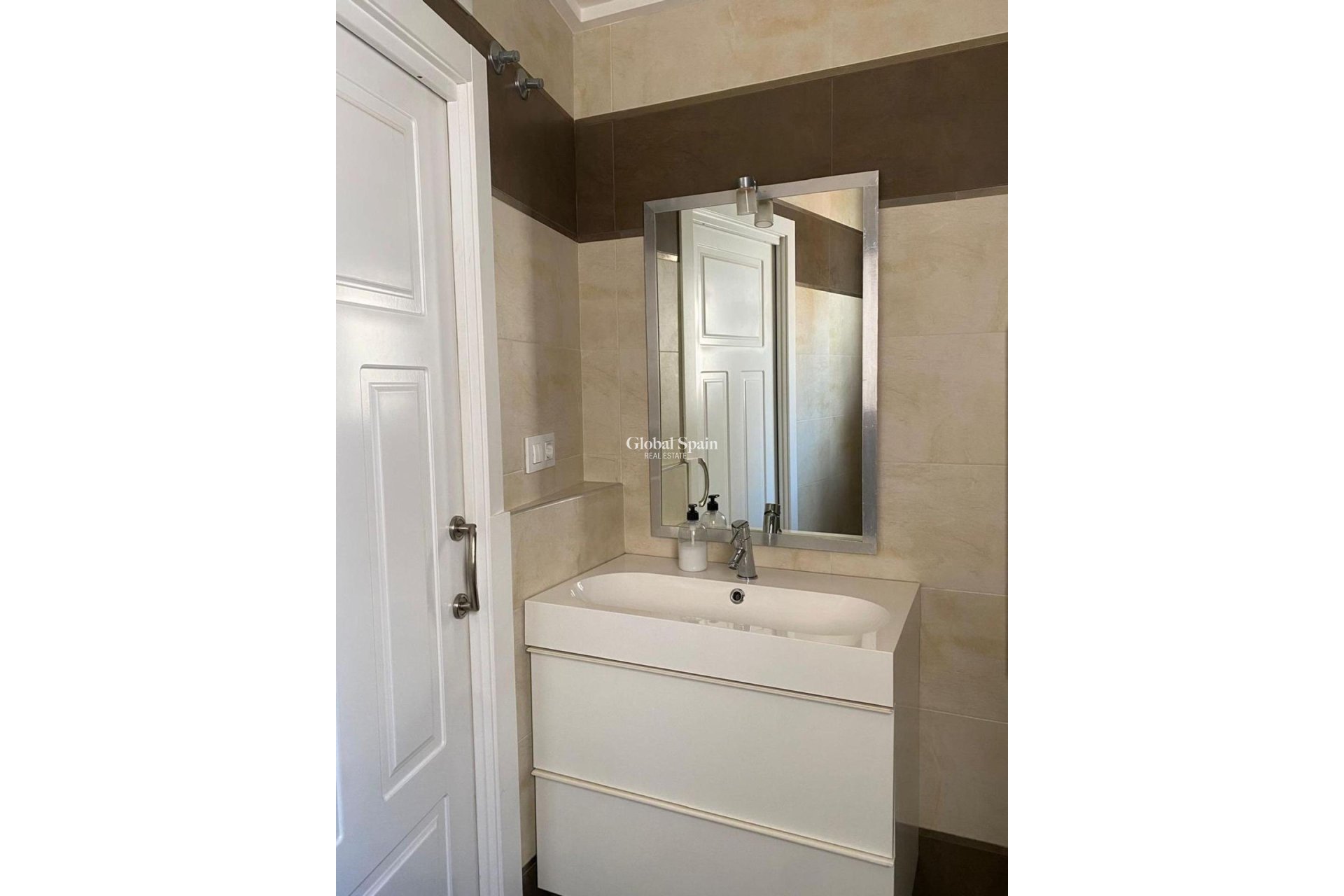 Odsprzedaż - WILLA  -
TORREVIEJA - Centro - Muelle Pesquero