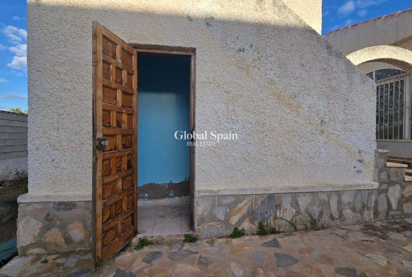 Odsprzedaż - WILLA  -
TORREVIEJA - El Chaparal