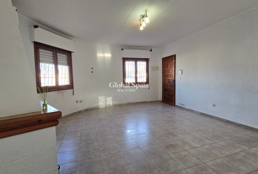 Odsprzedaż - WILLA  -
TORREVIEJA - El Chaparal