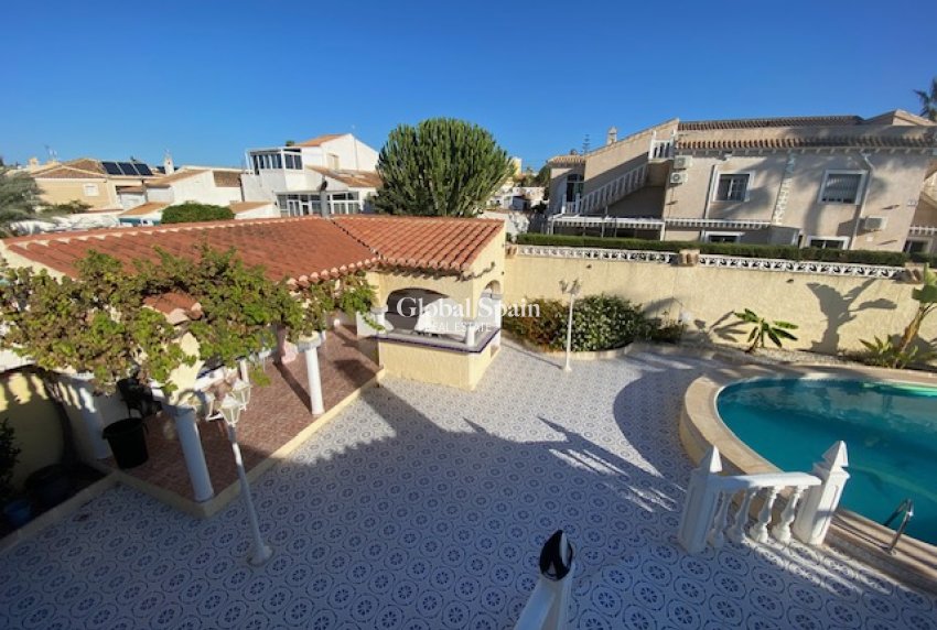 Odsprzedaż - WILLA  -
TORREVIEJA - El Chaparral