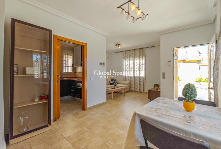 Odsprzedaż - WILLA  -
TORREVIEJA - La Mata