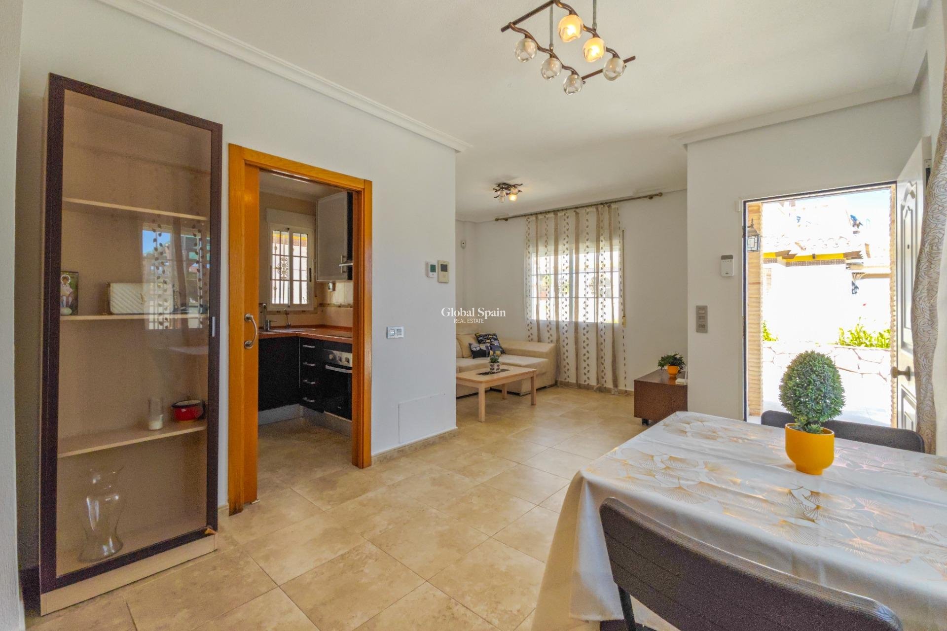 Odsprzedaż - WILLA  -
TORREVIEJA - La Mata