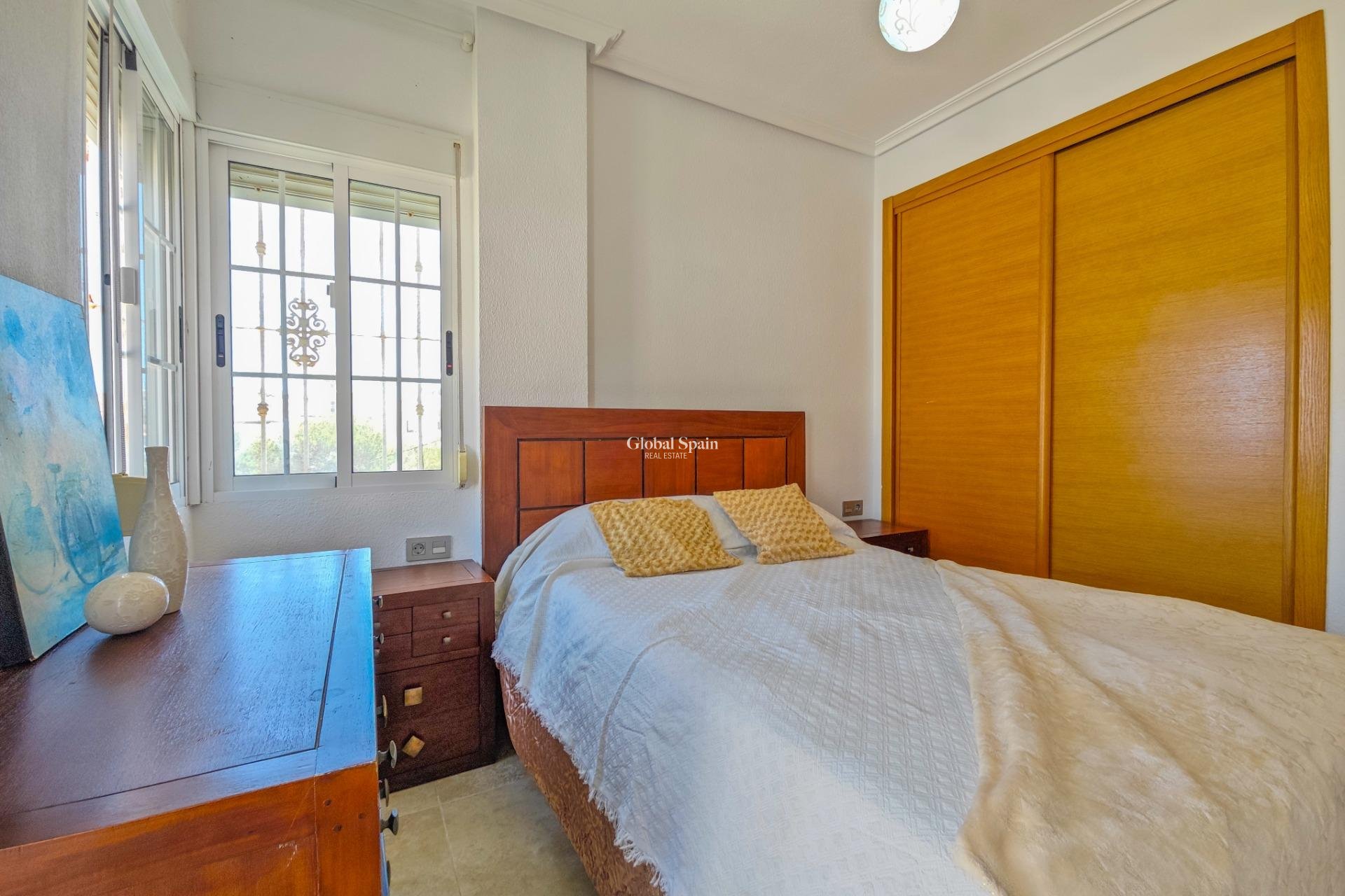 Odsprzedaż - WILLA  -
TORREVIEJA - La Mata