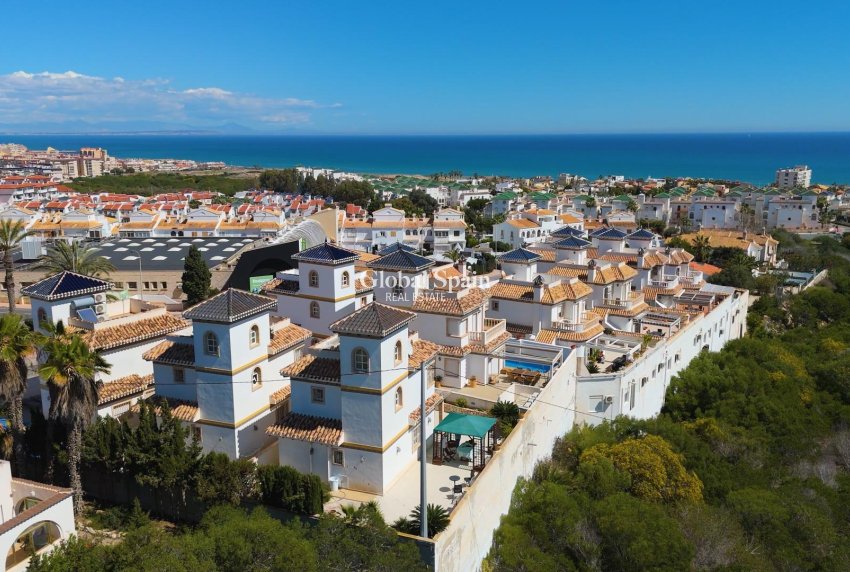 Odsprzedaż - WILLA  -
TORREVIEJA - La Mata