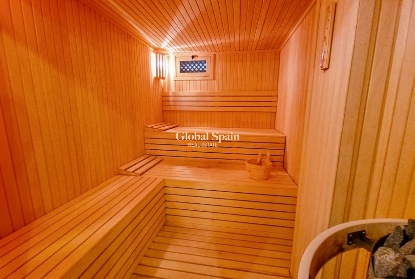 Odsprzedaż - WILLA  -
TORREVIEJA - La Mata