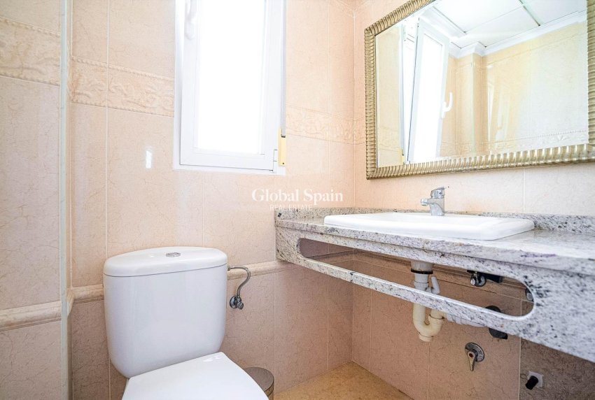 Odsprzedaż - WILLA  -
TORREVIEJA - La Mata