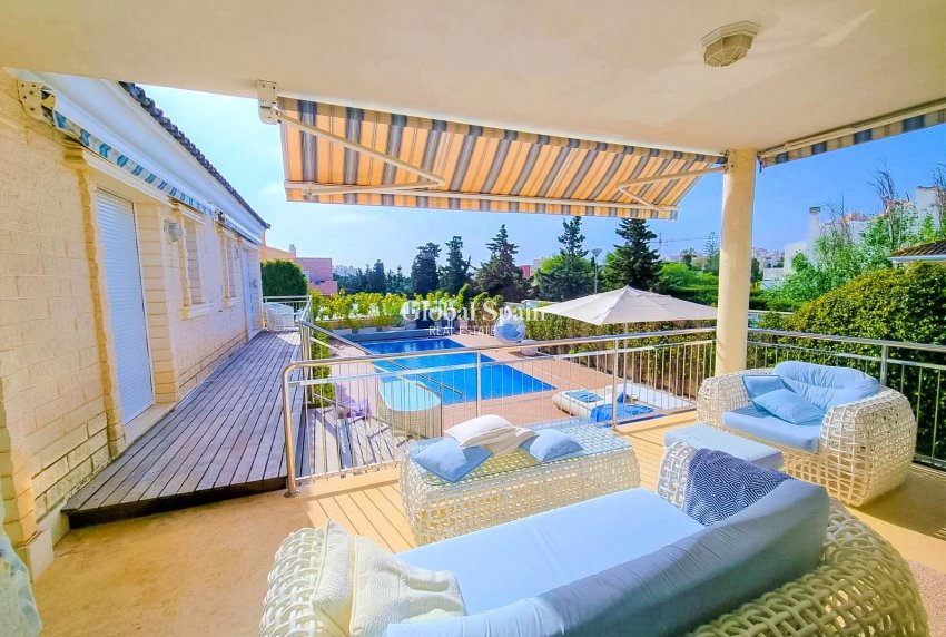 Odsprzedaż - WILLA  -
TORREVIEJA - La Mata