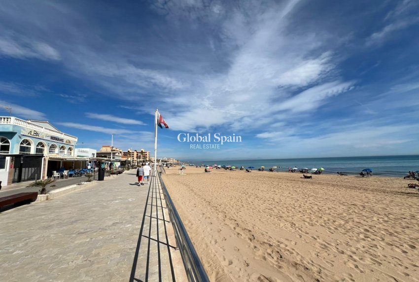 Odsprzedaż - WILLA  -
TORREVIEJA - La Mata