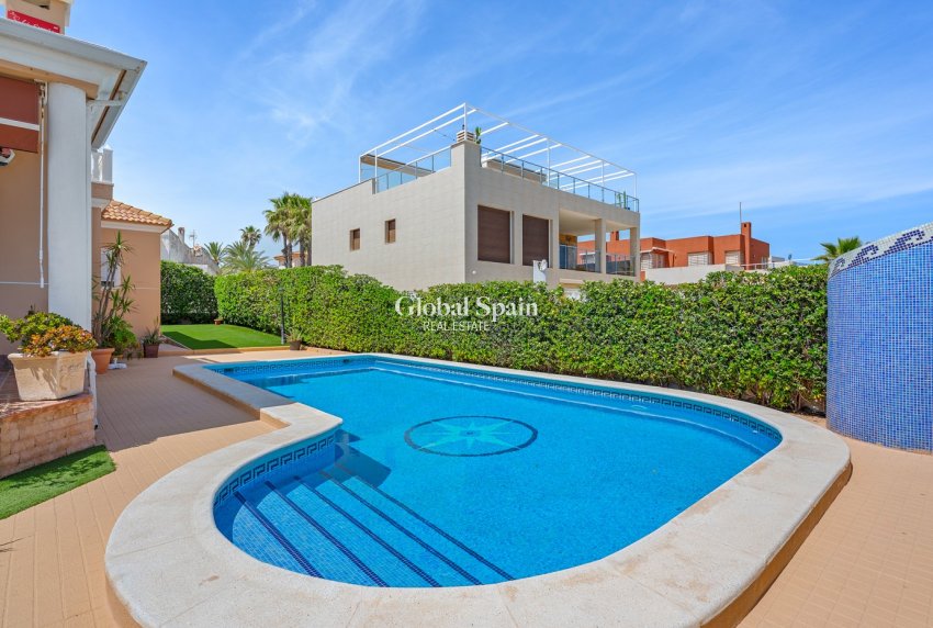 Odsprzedaż - WILLA  -
TORREVIEJA - La Mata