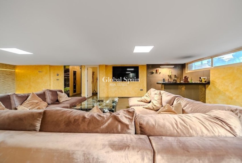 Odsprzedaż - WILLA  -
TORREVIEJA - La Mata