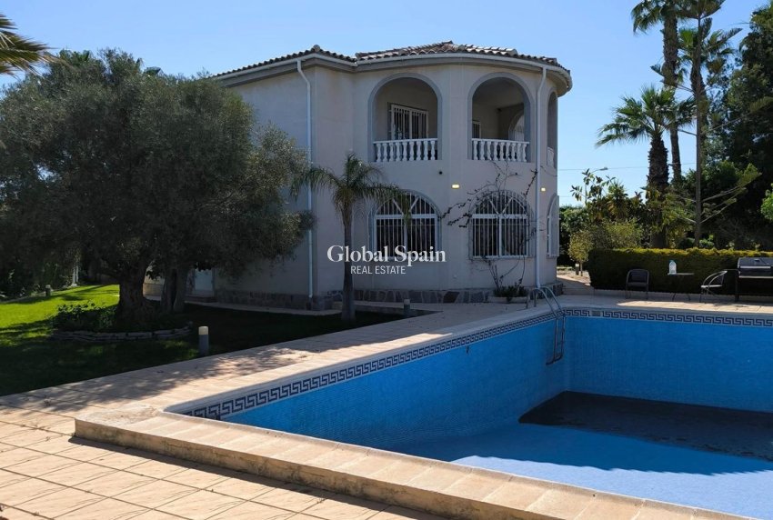 Odsprzedaż - WILLA  -
TORREVIEJA - La Siesta