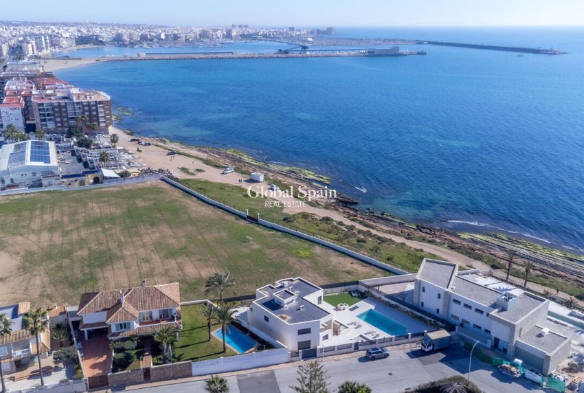Odsprzedaż - WILLA  -
TORREVIEJA - La Valeta