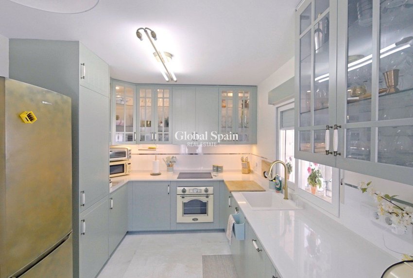 Odsprzedaż - WILLA  -
TORREVIEJA - LOS BALCONES - LOS ALTOS