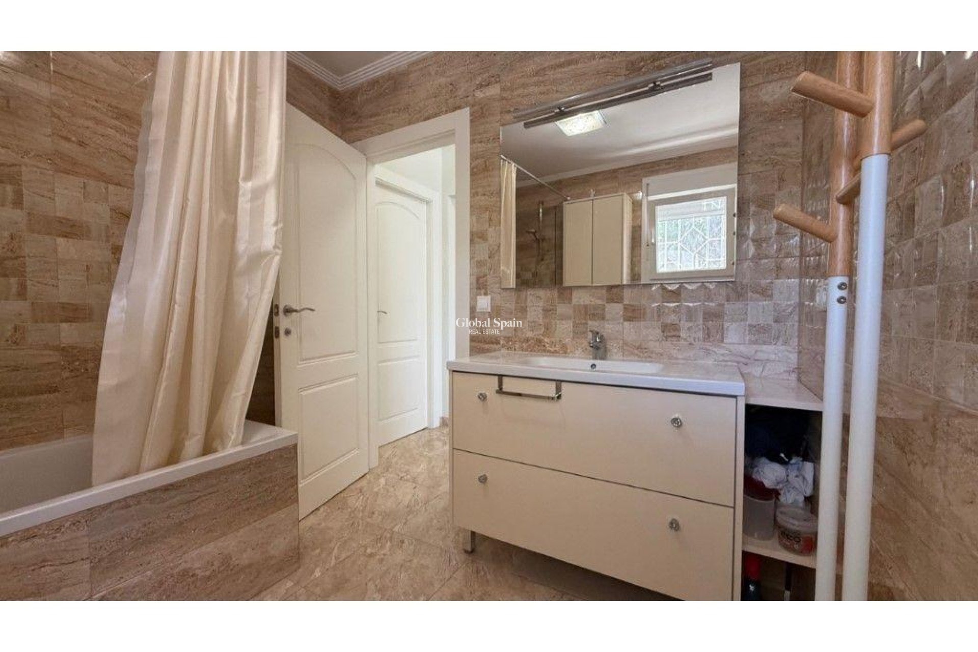 Odsprzedaż - WILLA  -
TORREVIEJA - LOS BALCONES - LOS ALTOS