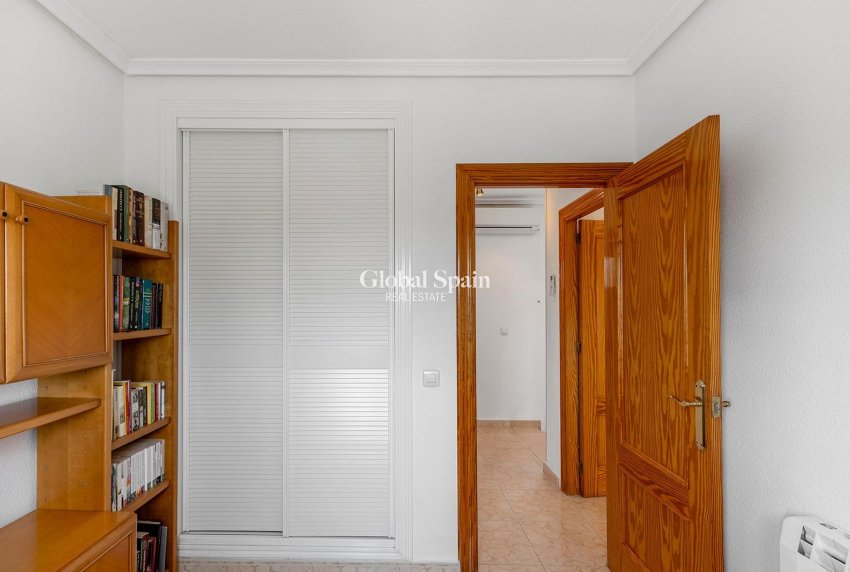 Odsprzedaż - WILLA  -
TORREVIEJA - LOS BALCONES - LOS ALTOS