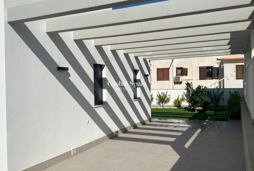 Odsprzedaż - WILLA  -
TORREVIEJA - LOS BALCONES - LOS ALTOS