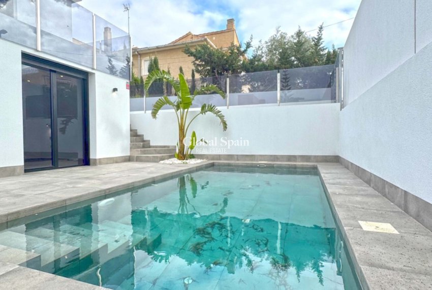 Odsprzedaż - WILLA  -
TORREVIEJA - LOS BALCONES - LOS ALTOS