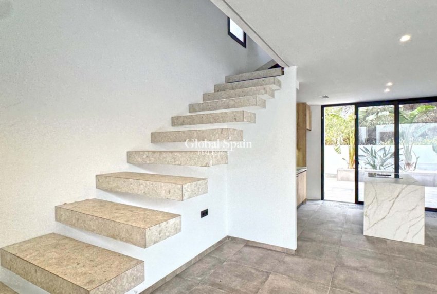 Odsprzedaż - WILLA  -
TORREVIEJA - LOS BALCONES - LOS ALTOS