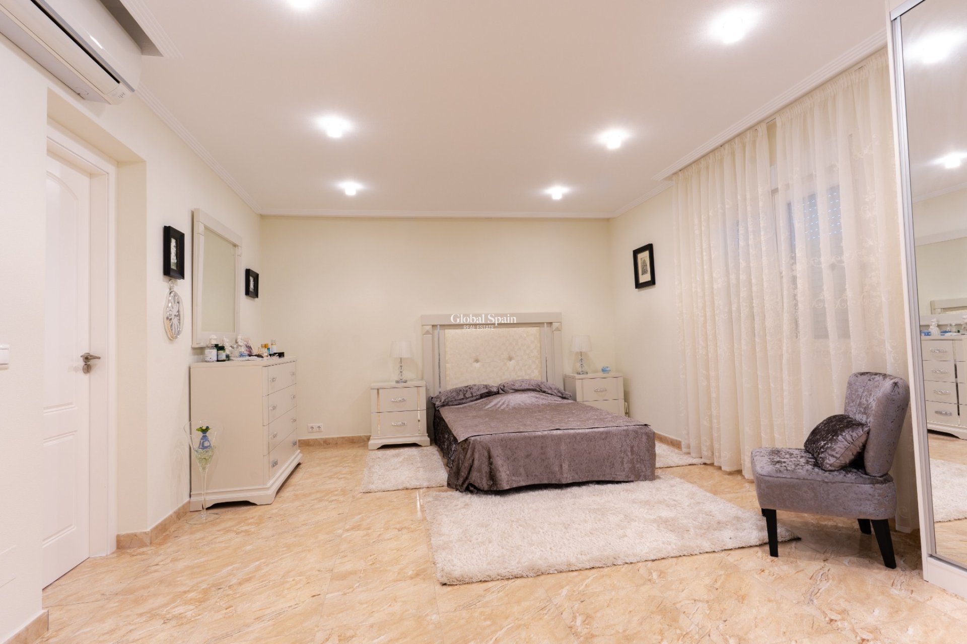 Odsprzedaż - WILLA  -
TORREVIEJA - LOS BALCONES - LOS ALTOS