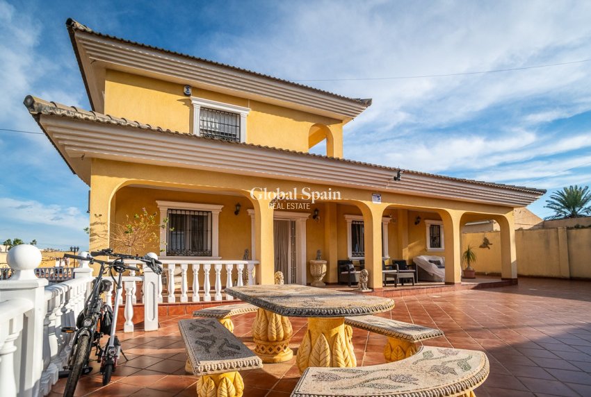 Odsprzedaż - WILLA  -
TORREVIEJA - LOS BALCONES - LOS ALTOS