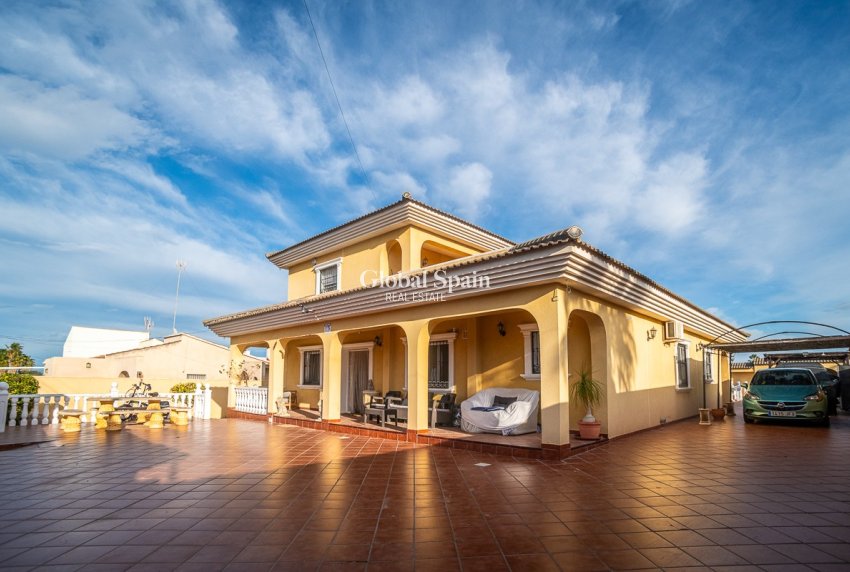 Odsprzedaż - WILLA  -
TORREVIEJA - LOS BALCONES - LOS ALTOS