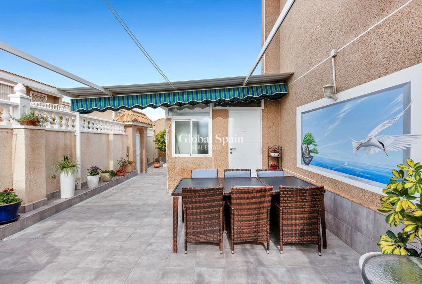 Odsprzedaż - WILLA  -
TORREVIEJA - LOS BALCONES - LOS ALTOS