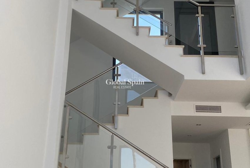 Odsprzedaż - WILLA  -
TORREVIEJA - LOS BALCONES - LOS ALTOS