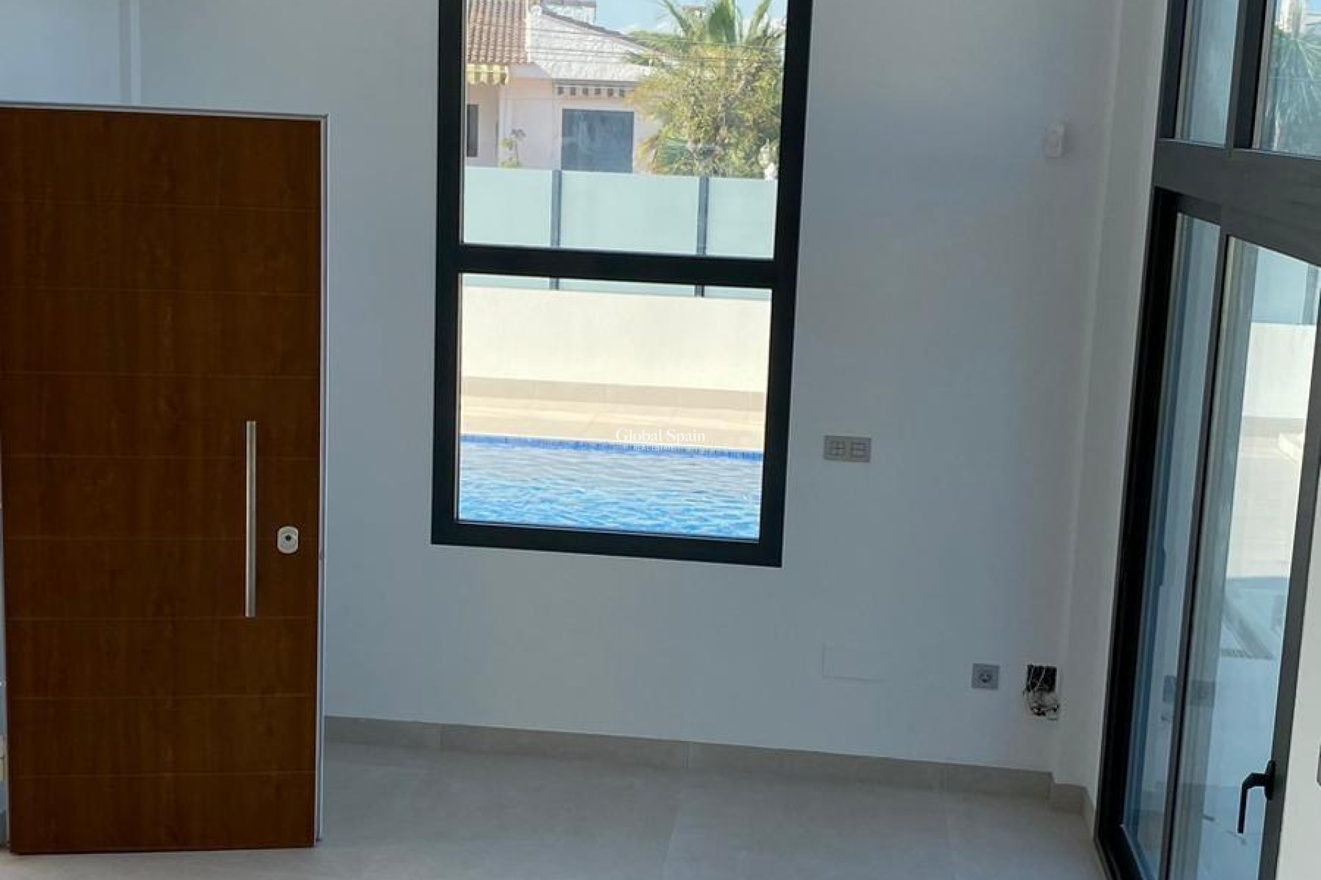 Odsprzedaż - WILLA  -
TORREVIEJA - LOS BALCONES - LOS ALTOS