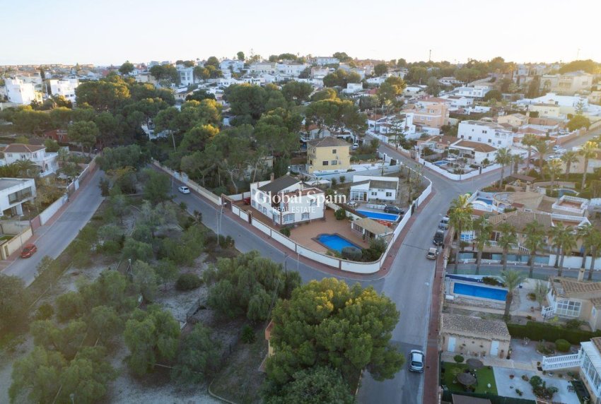 Odsprzedaż - WILLA  -
TORREVIEJA - LOS BALCONES - LOS ALTOS