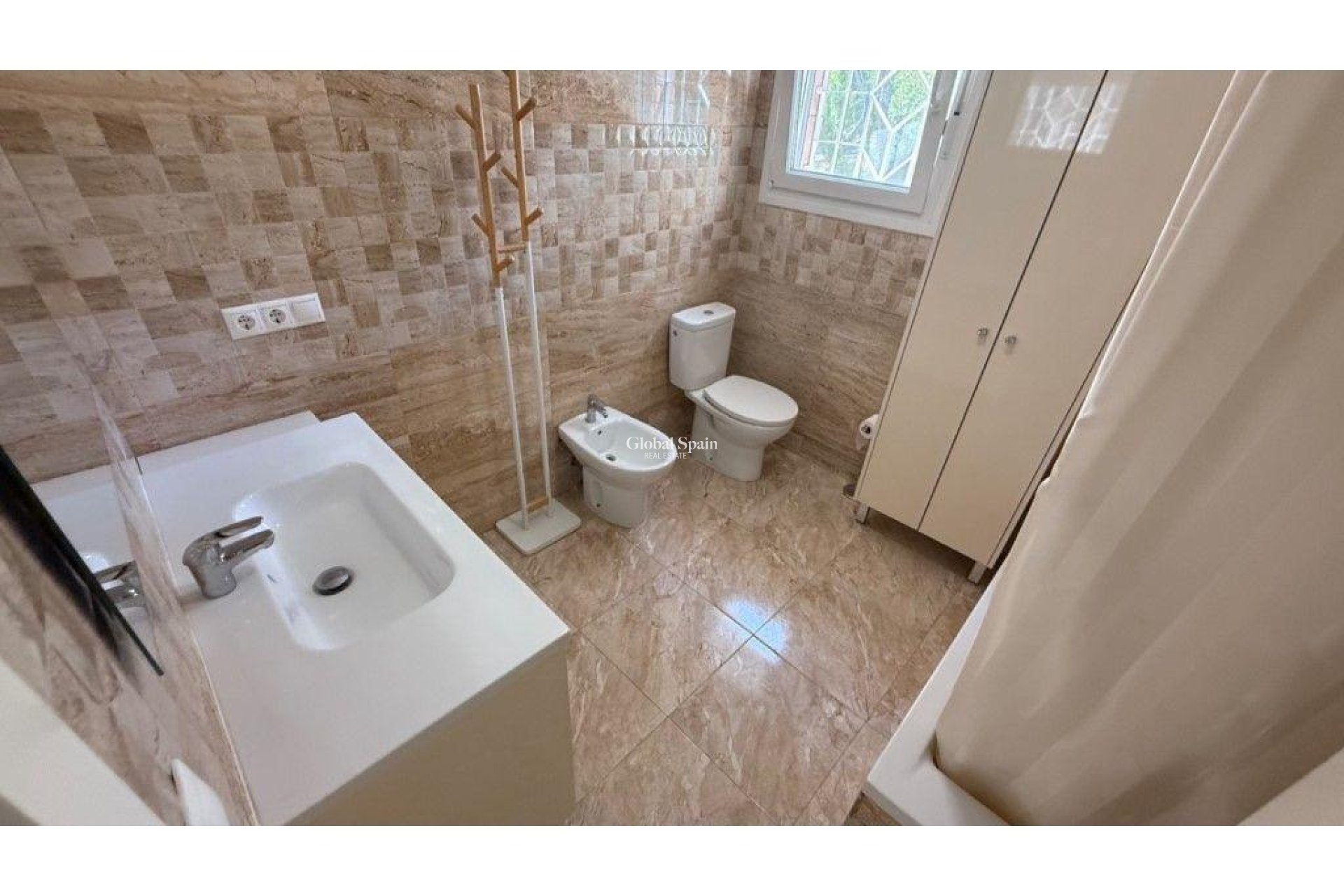 Odsprzedaż - WILLA  -
TORREVIEJA - LOS BALCONES - LOS ALTOS