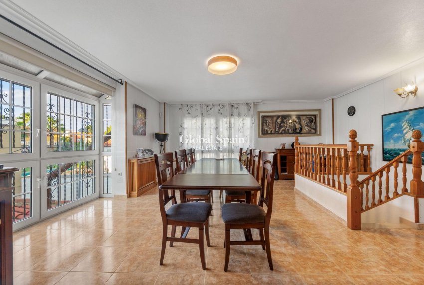 Odsprzedaż - WILLA  -
TORREVIEJA - LOS BALCONES - LOS ALTOS