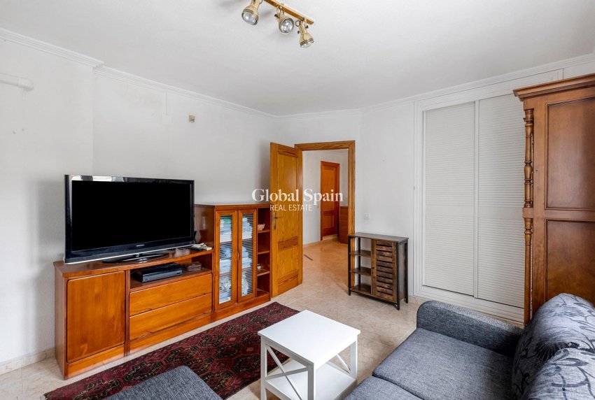 Odsprzedaż - WILLA  -
TORREVIEJA - LOS BALCONES - LOS ALTOS