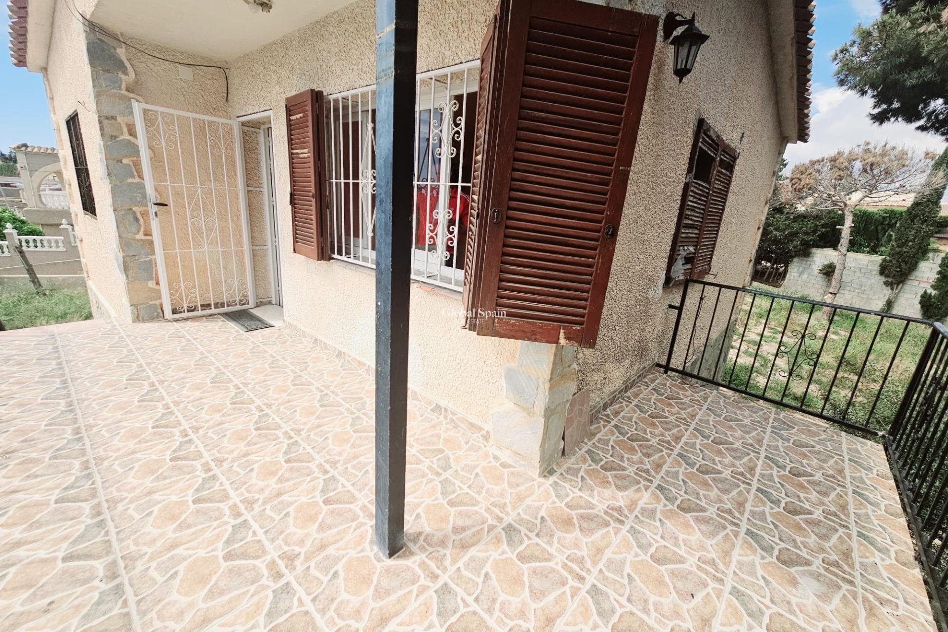 Odsprzedaż - WILLA  -
TORREVIEJA - LOS BALCONES - LOS ALTOS