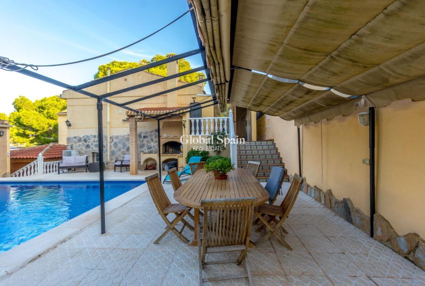 Odsprzedaż - WILLA  -
TORREVIEJA - LOS BALCONES - LOS ALTOS