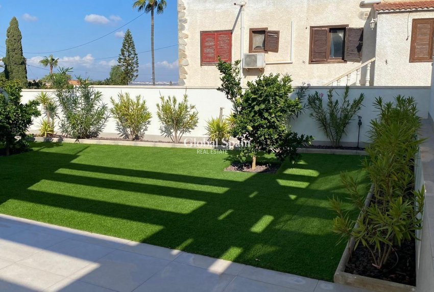 Odsprzedaż - WILLA  -
TORREVIEJA - LOS BALCONES - LOS ALTOS