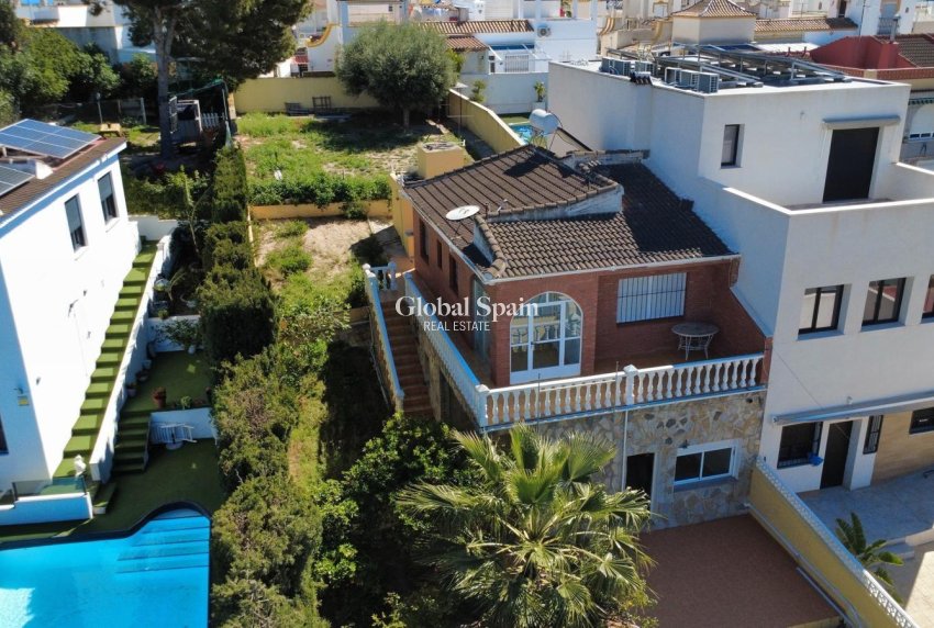 Odsprzedaż - WILLA  -
TORREVIEJA - LOS BALCONES - LOS ALTOS