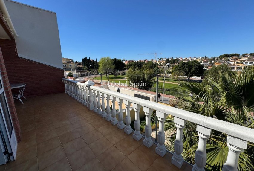Odsprzedaż - WILLA  -
TORREVIEJA - LOS BALCONES - LOS ALTOS
