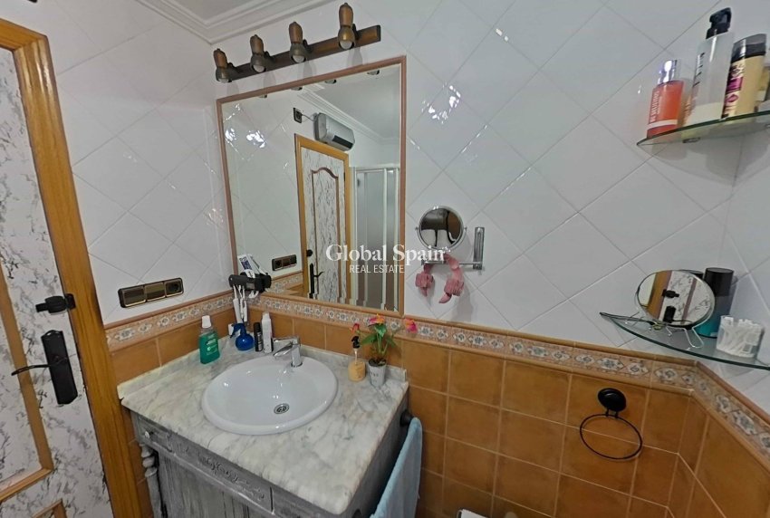 Odsprzedaż - WILLA  -
TORREVIEJA - LOS BALCONES - LOS ALTOS