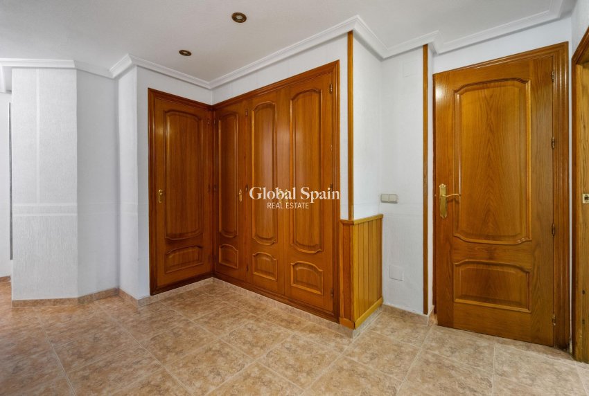 Odsprzedaż - WILLA  -
TORREVIEJA - LOS BALCONES - LOS ALTOS