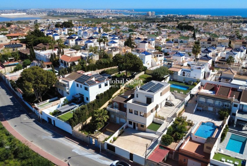 Odsprzedaż - WILLA  -
TORREVIEJA - LOS BALCONES - LOS ALTOS