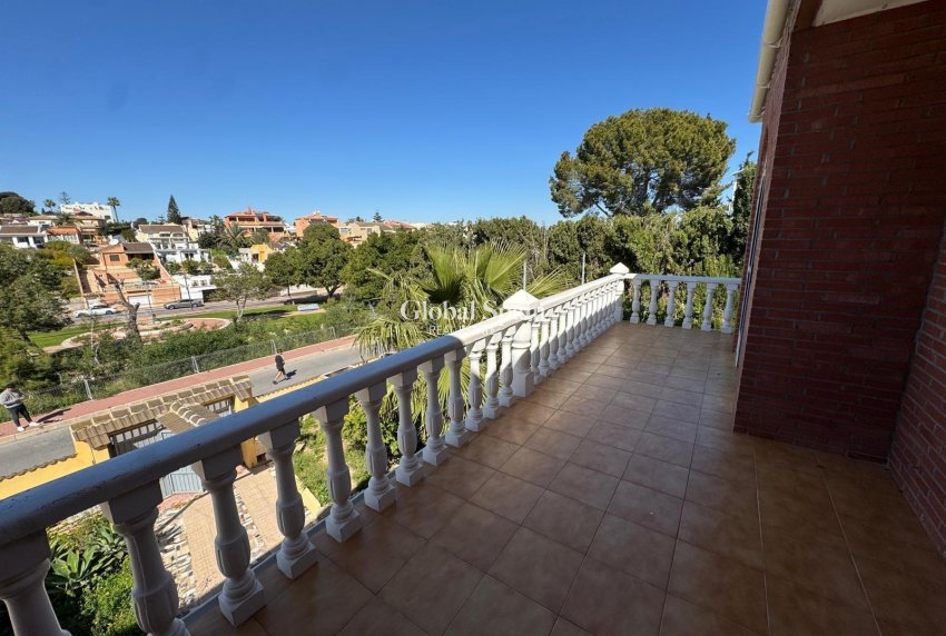 Odsprzedaż - WILLA  -
TORREVIEJA - LOS BALCONES - LOS ALTOS