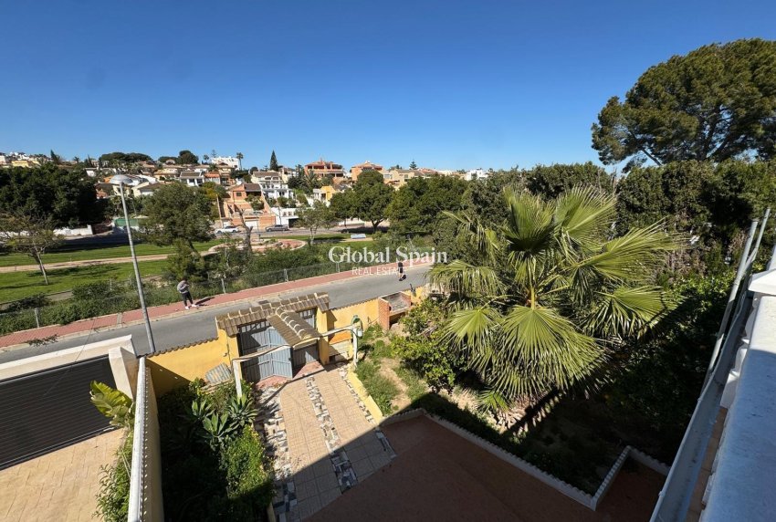 Odsprzedaż - WILLA  -
TORREVIEJA - LOS BALCONES - LOS ALTOS