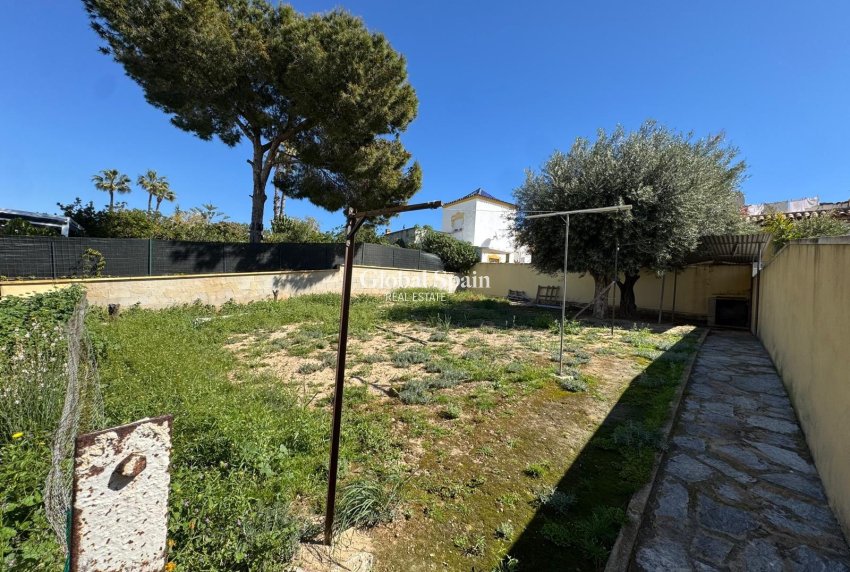 Odsprzedaż - WILLA  -
TORREVIEJA - LOS BALCONES - LOS ALTOS
