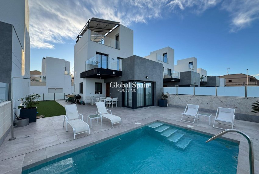 Odsprzedaż - WILLA  -
TORREVIEJA - LOS BALCONES - LOS ALTOS