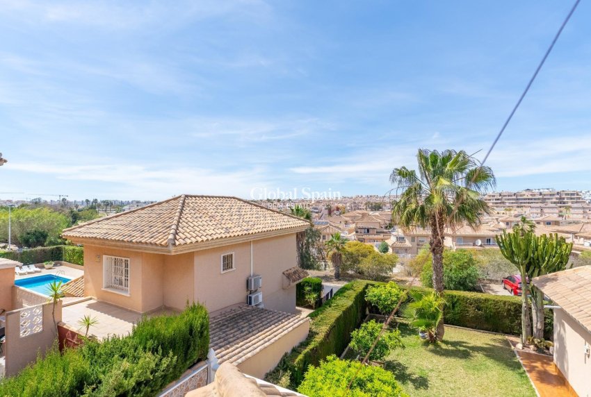 Odsprzedaż - WILLA  -
TORREVIEJA - LOS BALCONES - LOS ALTOS