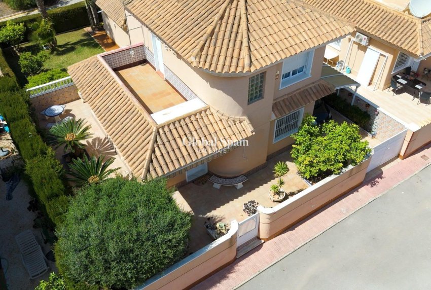 Odsprzedaż - WILLA  -
TORREVIEJA - LOS BALCONES - LOS ALTOS