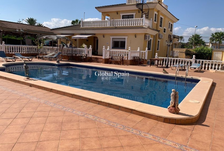 Odsprzedaż - WILLA  -
TORREVIEJA - LOS BALCONES - LOS ALTOS