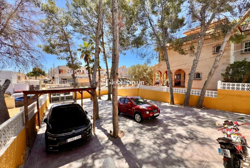 Odsprzedaż - WILLA  -
TORREVIEJA - LOS BALCONES - LOS ALTOS