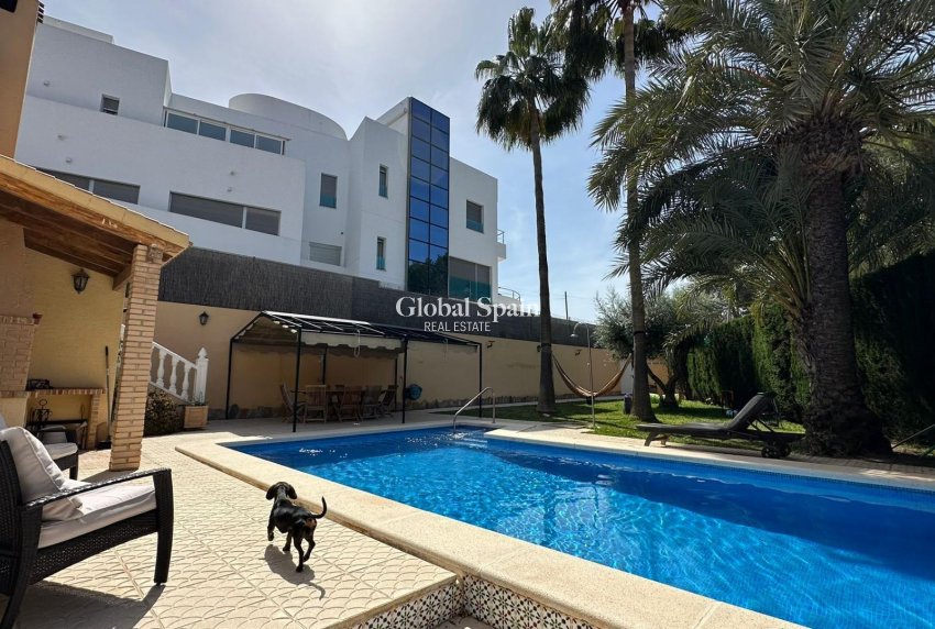 Odsprzedaż - WILLA  -
TORREVIEJA - LOS BALCONES - LOS ALTOS
