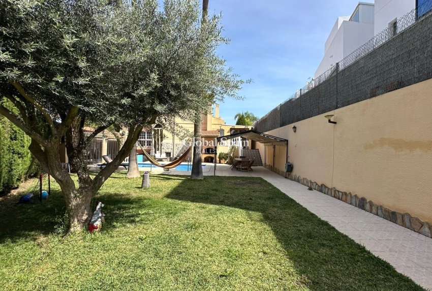 Odsprzedaż - WILLA  -
TORREVIEJA - LOS BALCONES - LOS ALTOS